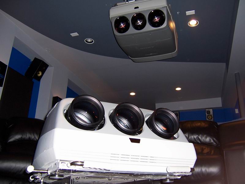 Resize of lookinguptobigbro.jpg