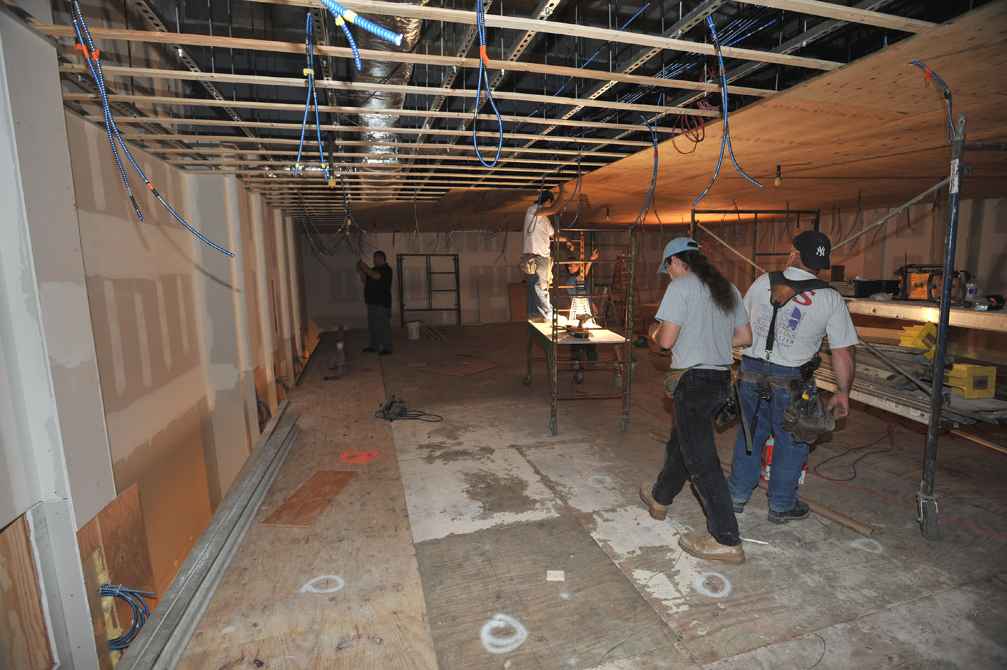 Upper Level May 21 - 09 - 3.JPG